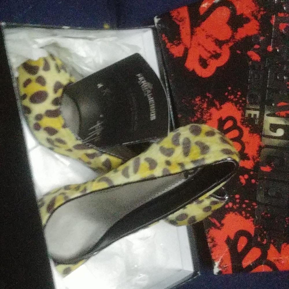 Heels - Picture 2 of 3